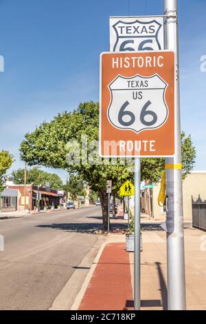 Segui le indicazioni stradali per la Route 66 ad Amarillo, Texas Foto Stock