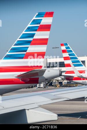 LOS ANGELES, CA - 17 LUGLIO 2019: Aerei aerei americani nell'aeroporto della città. AA è una delle principali compagnie aeree statunitensi. Foto Stock