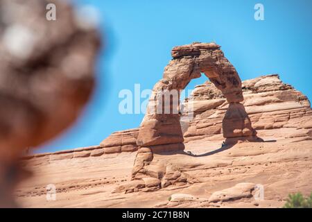 The delicate Arch, Arches National Park, Utah. Vista dal punto di vista inferiore Foto Stock