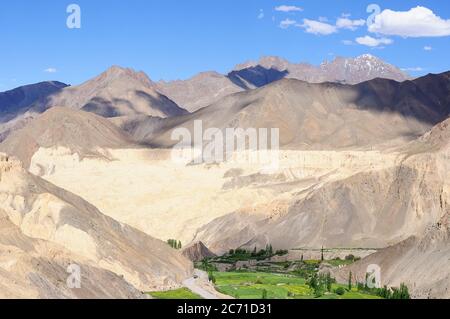 Lamayuru, Ladakh - Vista sulla brughiera nella valle dell'Indo. Foto Stock