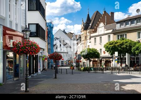 Bad Honnef, Germania, 07/12/2020: Paesaggio urbano di Bad Honnef. Bad Honnef è una idilliaca città termale in Germania, vicino a Bonn, nel quartiere Rhein-Sieg, nel Nord Reno Foto Stock