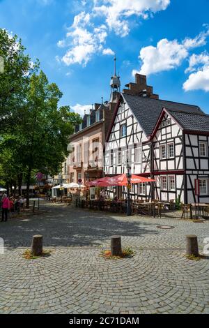 Bad Honnef, Germania, 07/12/2020: Paesaggio urbano di Bad Honnef. Bad Honnef è un idilliaco centro termale in Germania, vicino a Bonn, nel Rhein-Sieg Foto Stock