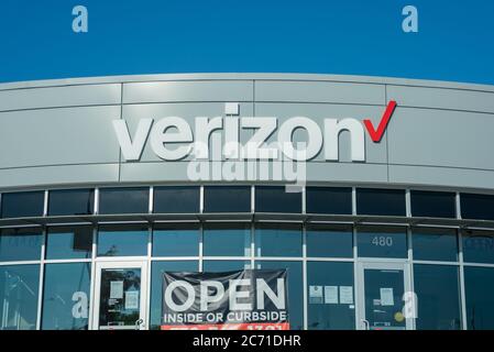 Accedi a un negozio di telefoni Verizon Foto Stock