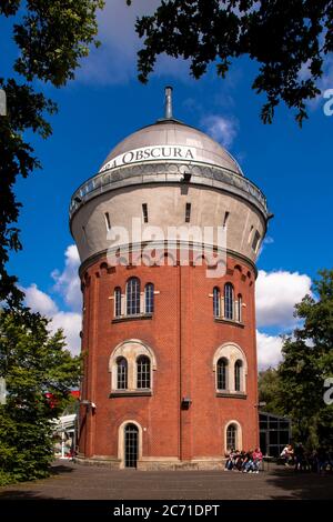 La torre dell'acqua a Muelheim-Broich, ospita la più grande telecamera a piedi al mondo oscura e il Museo della Preistoria del film, Muelheim at the Rive Foto Stock