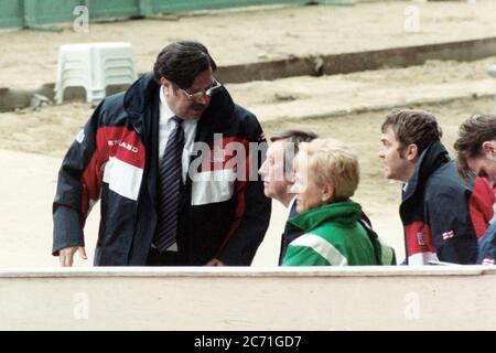 Ricky Tomlinson durante le riprese come suona Mike Bassett England manager al Wembley Stadium, Londra 1998 Foto Stock