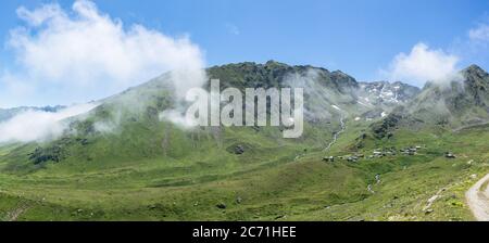 Rize, Turchia - Luglio 2017: Vista panoramica dell'altopiano di Ambarli nelle montagne di Kackar, Mar Nero, Rize, Turchia Foto Stock