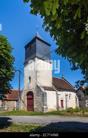 Villaggio chiesa a Nesmes, Indre (36), Francia. Foto Stock