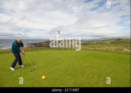 Turnberry, Scozia, Regno Unito. 13 luglio 2020. Nella foto: Sono stati fatti nuovi inviti a indagare sui rapporti commerciali di Trump dopo che il resort Trump Turnberry sta cercando di espandere il resort e di costruire un nuovo sviluppo sulla terra circostante a ovest del complesso alberghiero. Credit: Colin Fisher/Alamy Live News Foto Stock