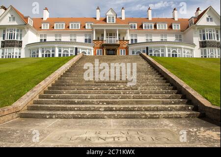 Turnberry, Scozia, Regno Unito. 13 luglio 2020. Nella foto: Sono stati fatti nuovi inviti a indagare sui rapporti commerciali di Trump dopo che il resort Trump Turnberry sta cercando di espandere il resort e di costruire un nuovo sviluppo sulla terra circostante a ovest del complesso alberghiero. Credit: Colin Fisher/Alamy Live News Foto Stock