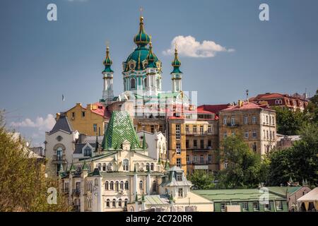 Chiesa di Sant'Andrea al tramonto a Kiev, Ucraina. Foto Stock