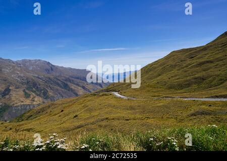 Strada della Nuova zelanda sulla strada per Queenstown Foto Stock