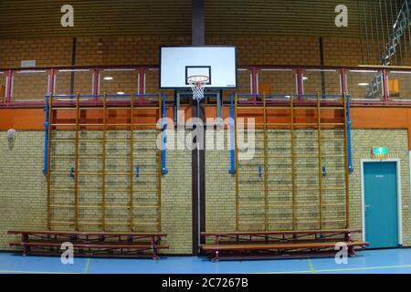 L'interno di una sala di ginnastica scolastica Foto Stock