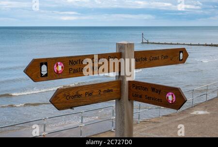 Cartello del sentiero costiero a Overstrand. Foto Stock