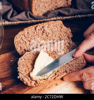 Pane integrale affettato, fatto a casa Foto Stock