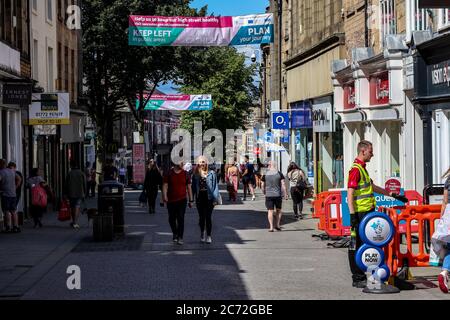 Lancaster, Regno Unito. 12 luglio 2020. High Street a Lancaste rimane ancora abbastanza, anche se ci sono alcuni acquirenti che stanno per mendere di visdit l'High Street Credit: PN News / Alamy Live News Foto Stock