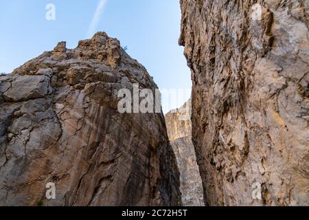 Vista panoramica del Dark Canyon a Kemaliye o Egin, Erzincan, Turchia Foto Stock