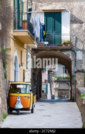 Vista sul villaggio meridionale di Sant'Agata de' Goti, Italia Foto Stock