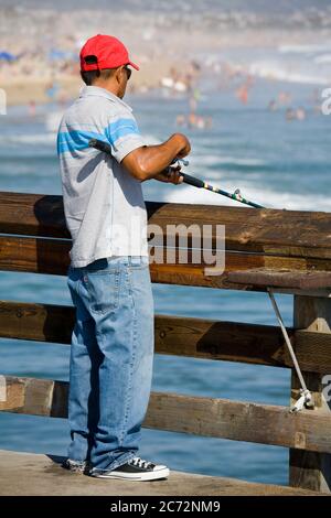 Pesca al molo di Newport, Orange County, California, USA Foto Stock