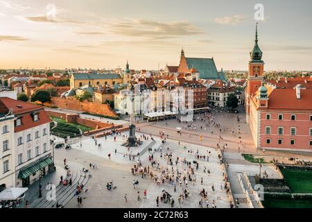 Piazza del Castello a Varsavia al tramonto, Polonia Foto Stock