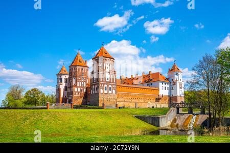 Vista panoramica sul Castello di Mir, sulla regione di Minsk, sulla Bielorussia Foto Stock