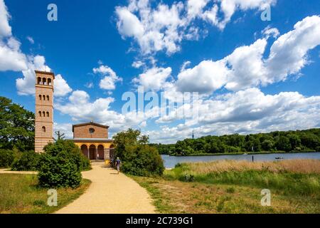 Heillandskirche am Port von Sacrow, Potsdam, Germania Foto Stock