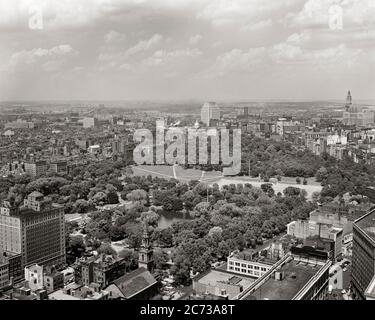 VISTA DEGLI ANNI '50 DAL VECCHIO EDIFICIO JOHN HANCOCK 1947 GUARDANDO A NORD-EST PER BOSTON COMUNE BOSTON MASSACHUSETTS USA - R777 FST001 HARS VECCHIO STILE Foto Stock