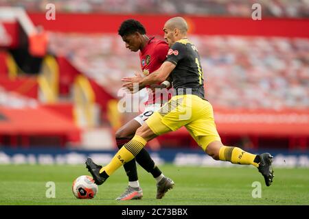 Manchester, Regno Unito. 14 luglio 2020. Marcus Rashford (L) di Manchester United vies con Oriol Romeu di Southampton durante la partita di calcio della Premier League inglese tra Manchester United e Southampton a Manchester, Gran Bretagna, 13 luglio 2020. Credit: Xinhua/Alamy Live News Foto Stock