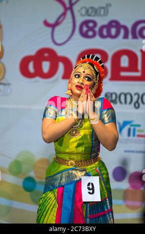 Sud indiano Woman esecuzione Bharatnatyam la danza classica dell'India, Foto Stock