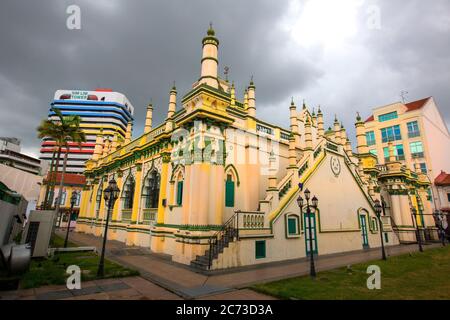 lavoratori migranti in little india street singapore, singapore, little india singapore, colorata little india, migranti indiani singapore, dipinti murali Foto Stock
