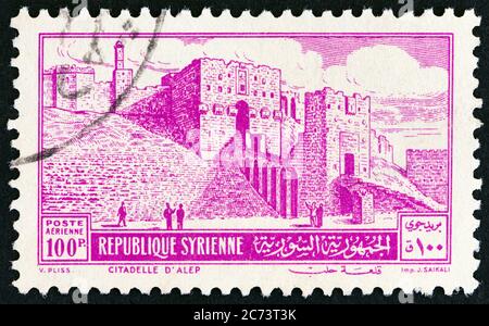 SIRIA - CIRCA 1952: Un francobollo stampato in Siria mostra Cittadella, Aleppo, circa 1952. Foto Stock