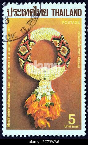 THAILANDIA - CIRCA 1987: Un timbro stampato in Thailandia dalla settimana 'International letter writing week. Il numero di Cerimonial Floral Garland mostra la Garland da polso. Foto Stock