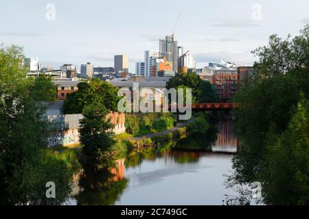 Il Leeds Arena Village Campus è una sistemazione per studenti e ospita l'edificio più alto dello Yorkshire, la "Altus House" Foto Stock