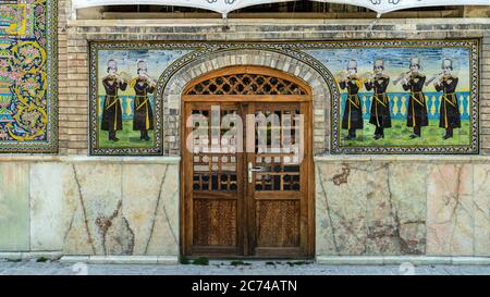 Teheran, Iran - Maggio 2019: Interno del palazzo Golestan con arte persiana delle piastrelle Foto Stock