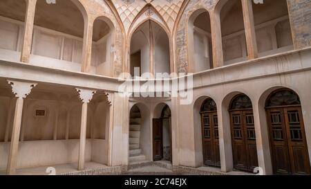 Kashan, Iran - Maggio 2019: Dettagli architettonici della Casa storica di Tabatabaei Natanzi Khaneh Foto Stock