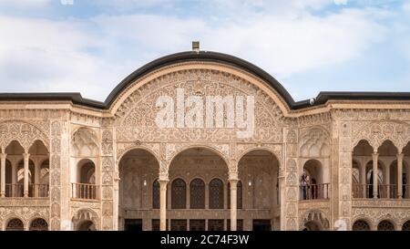 Kashan, Iran - Maggio 2019: Dettagli architettonici della Casa storica di Tabatabaei Natanzi Khaneh Foto Stock