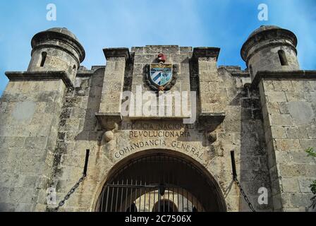 Castillo de la Real Fuerza. Polica Nacional Revolucionaria, forze dell'ordine a Cuba. L'Avana Foto Stock