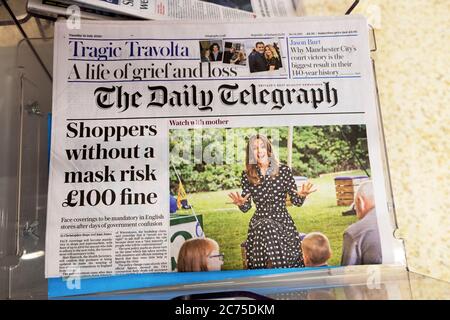 Il quotidiano Daily Telegraph titolo 'Shoppers senza una maschera rischio £100 fine' e Kate Middleton Duchess di Cambridge in prima pagina 14 luglio 2020 UK Foto Stock