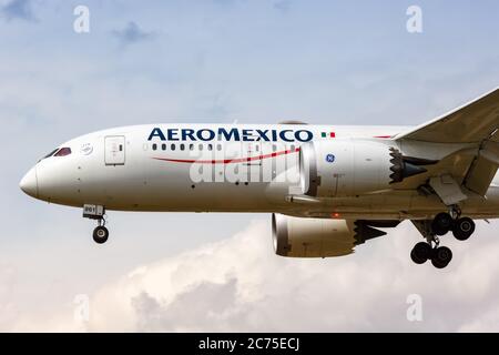 Londra, Regno Unito - 10 luglio 2019: Aeromexico Airlines Boeing 787-8 Dreamliner Airplane London Heathrow Airport (LHR) nel Regno Unito. Foto Stock