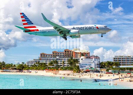 Sint Maarten - 18 settembre 2016: American Airlines Boeing 737-800 aereo all'aeroporto di Sint Maarten (SXM) nei Caraibi. Boeing è un'aria americana Foto Stock