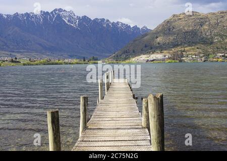 Lago Wakatipu a Queenstown. Si trova nell'angolo sud-ovest della regione di Otago, vicino al suo confine con Southland. Foto Stock