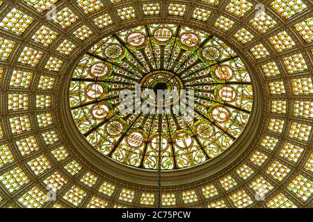 La cupola di Tiffany nel Chicago Cultural Center, Chicago, Illinois, Stati Uniti Foto Stock