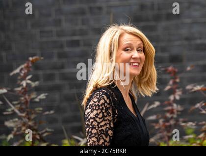 Londra, Regno Unito. 14 luglio 2020. Esther McVey, deputato di Tatton, ex ministro del governo e fondatore del potente conservatore Blue Collar, lascia un incontro al 10 di Downing Street London. Quando ha chiesto perché era a 10 Downing Street ha rifiutato di rispondere a Credit: Ian Davidson/Alamy Live News Foto Stock