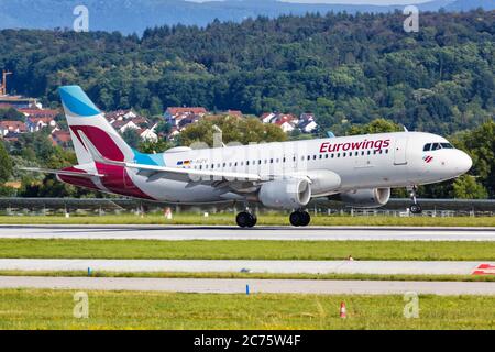 Stoccarda, Germania - 9 luglio 2020: Eurowings Airbus A320 aereo all'aeroporto di Stoccarda (Str) in Germania. Airbus è un produttore europeo di aeromobili ba Foto Stock