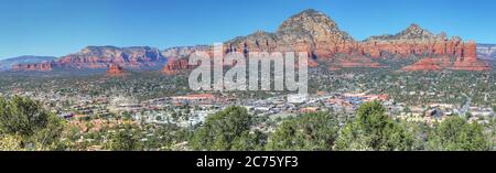 Panorama di Sedona, Arizona, Stati Uniti dal percorso dell'aeroporto Foto Stock