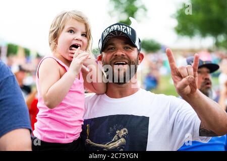 Sherman, TX / Stati Uniti - 3 luglio 2020: L'undicesima edizione di Lights on the Lake è ospitata al Pecan Grove Park il 3 luglio. Foto Stock