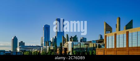 MacEwen University, Stantec Tower e Edmonton skyline, Edmonton, Alberta, Canada Foto Stock