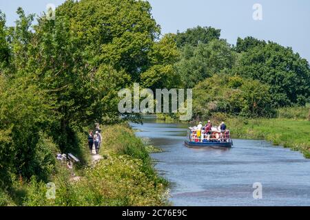 La barca di piacere di Richmond sul canale della nave di Chichester, Sussex occidentale, Inghilterra, Regno Unito. Foto Stock