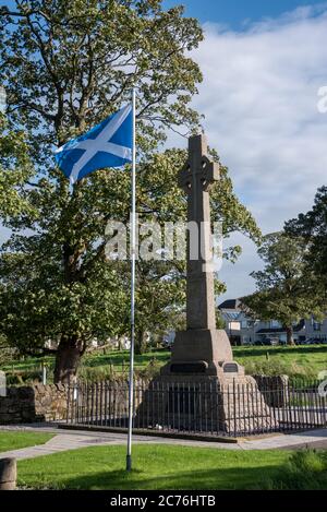 Bandiera di Sattyre che vola al monumento William Wallace a Robroyston, Glasgow, Scozia. Foto Stock