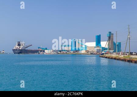 Miniera di sale di Goderich Caricamento DI una nave grande portaerei sfusi Algoma Enterprise Lake Huron Goderich Harbour Ontario Canada Foto Stock