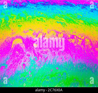 Colofo arcobaleno psichedelico modello astratto sulla superficie della bolla di sapone. Macro shot per la progettazione Foto Stock